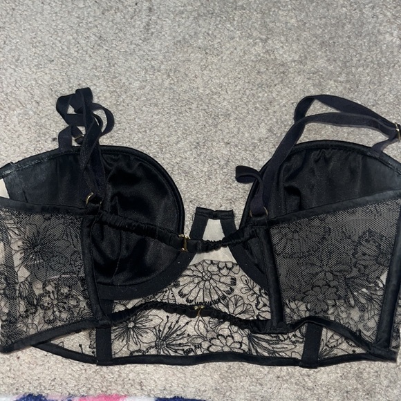 Victoria’s secret Sexy Bra black & cream top with black rhinestones! - Picture 3 of 4